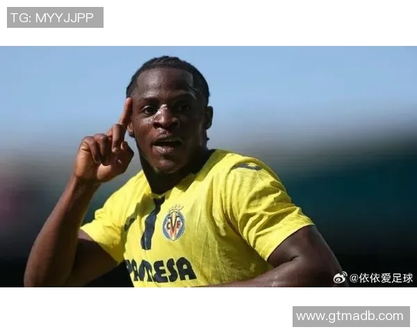 18岁足球新星崭露头角 踢场上风头劲猛 成为各大俱乐部关注焦点