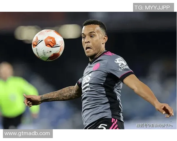 足球球星展现的体育精神与职业素养对青少年成长的积极影响